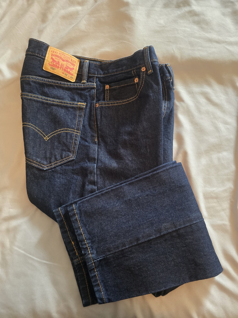 Levi's 550 Relaxed Fit Men's Jeans in Dark Blue W32 L29 - Picture 2 of 5
